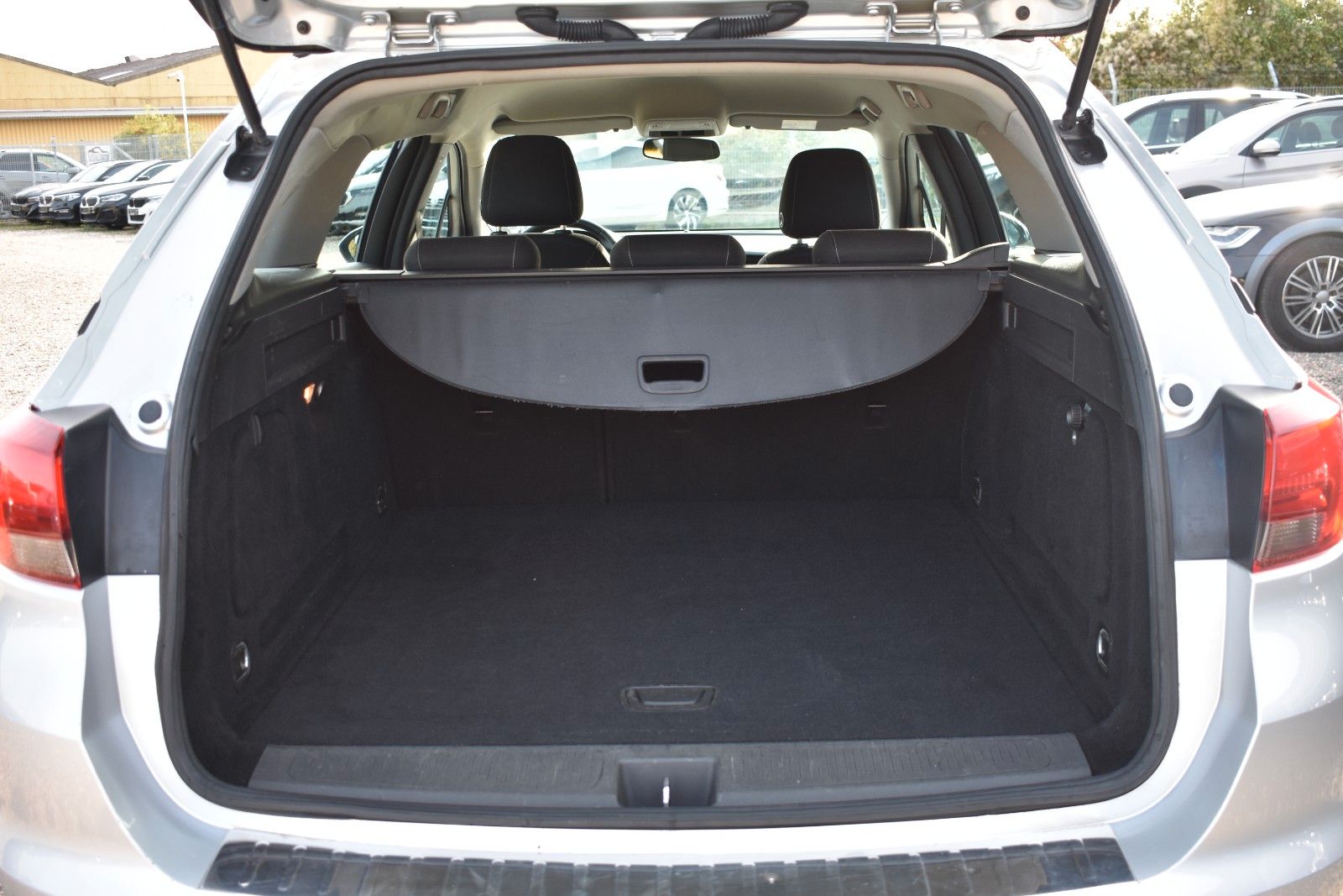 Fahrzeugabbildung Opel Astra K Sports Tourer Edition KLIMA/PDC/TEMPOMAT