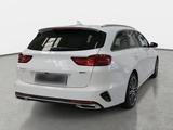 Kia TECHNOLOGIE PERFORMANCE - weiße Kia cee'd Sportswagon