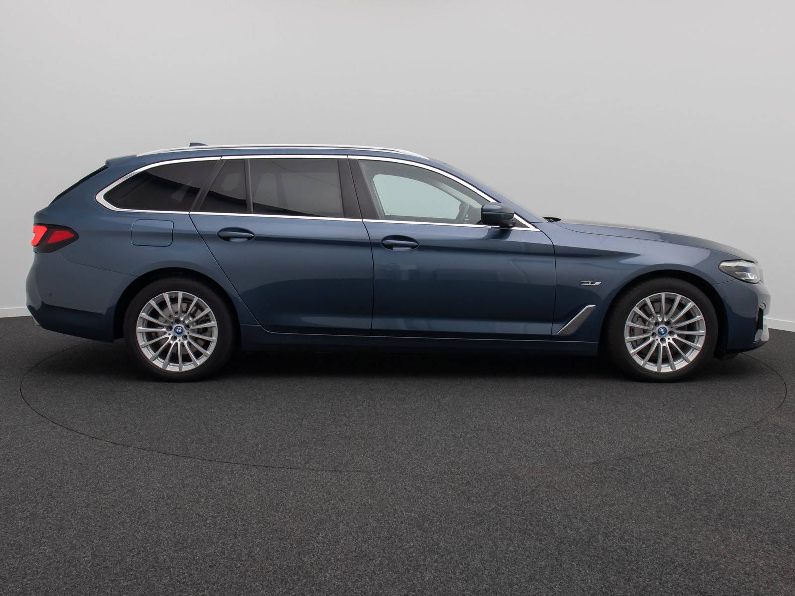 Fahrzeugabbildung BMW 530e Kamera DAB HiFi Sport Leder Komfort Alarm