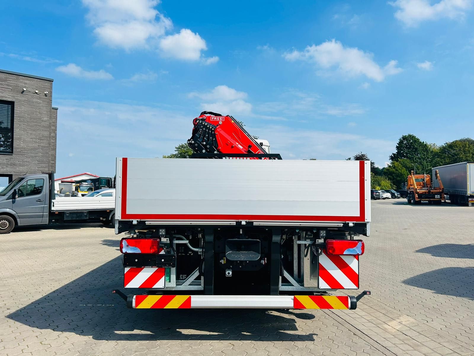 Fahrzeugabbildung MAN TGS 41.520 8x8 mit Fassi Ladekran F710RA.2.26