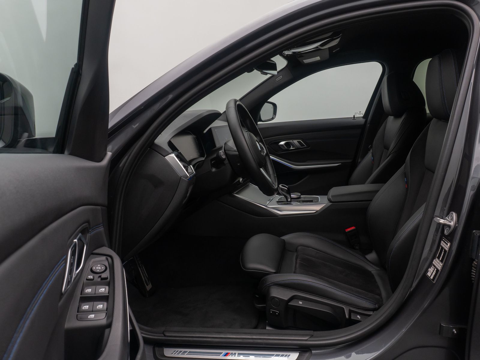 Fahrzeugabbildung BMW 318d M Sport Navi LED AHK DAB FernlichtAss