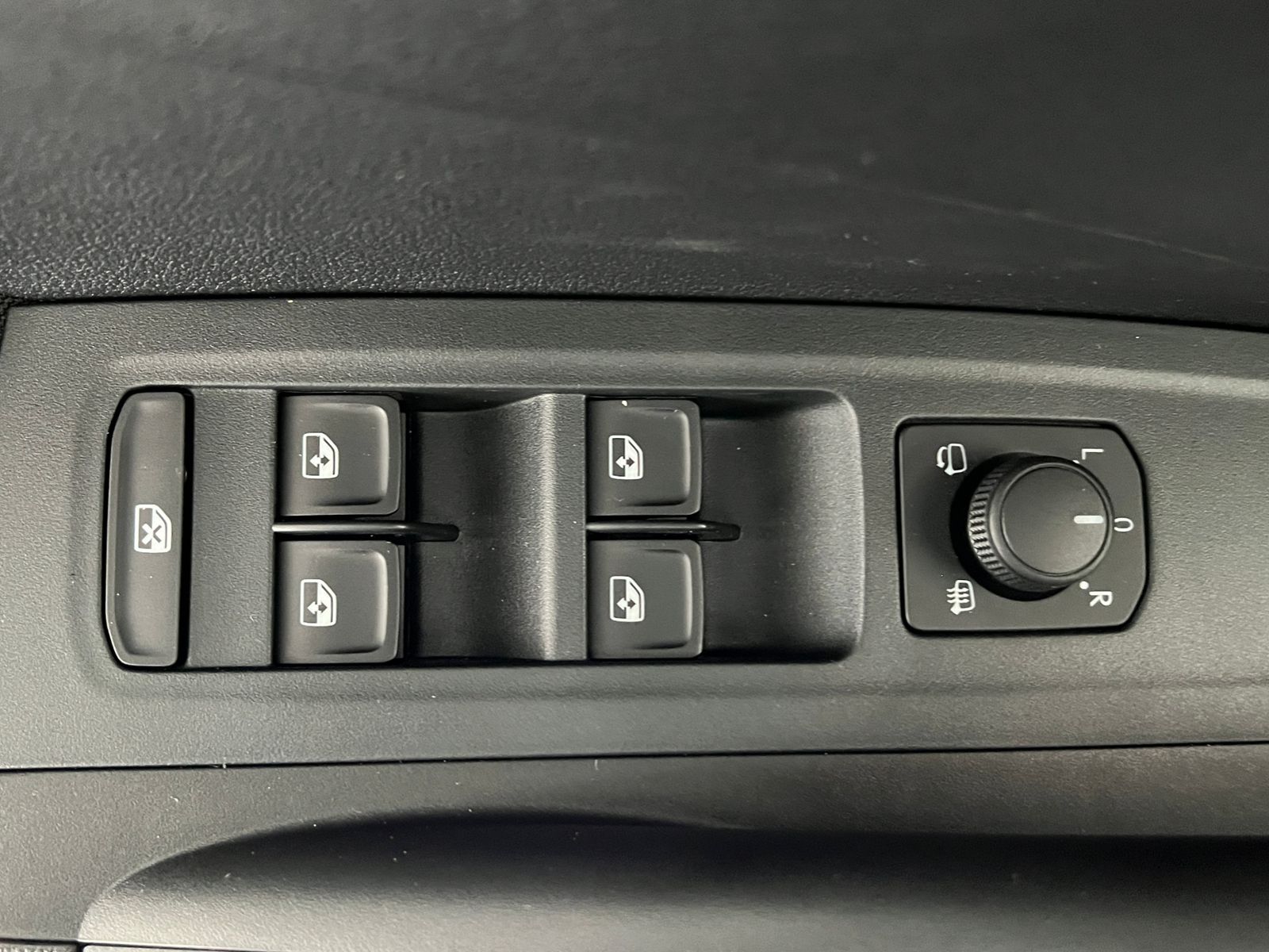 Fahrzeugabbildung SKODA Fabia Selection 1.0 MPI *Winterpaket,LED*