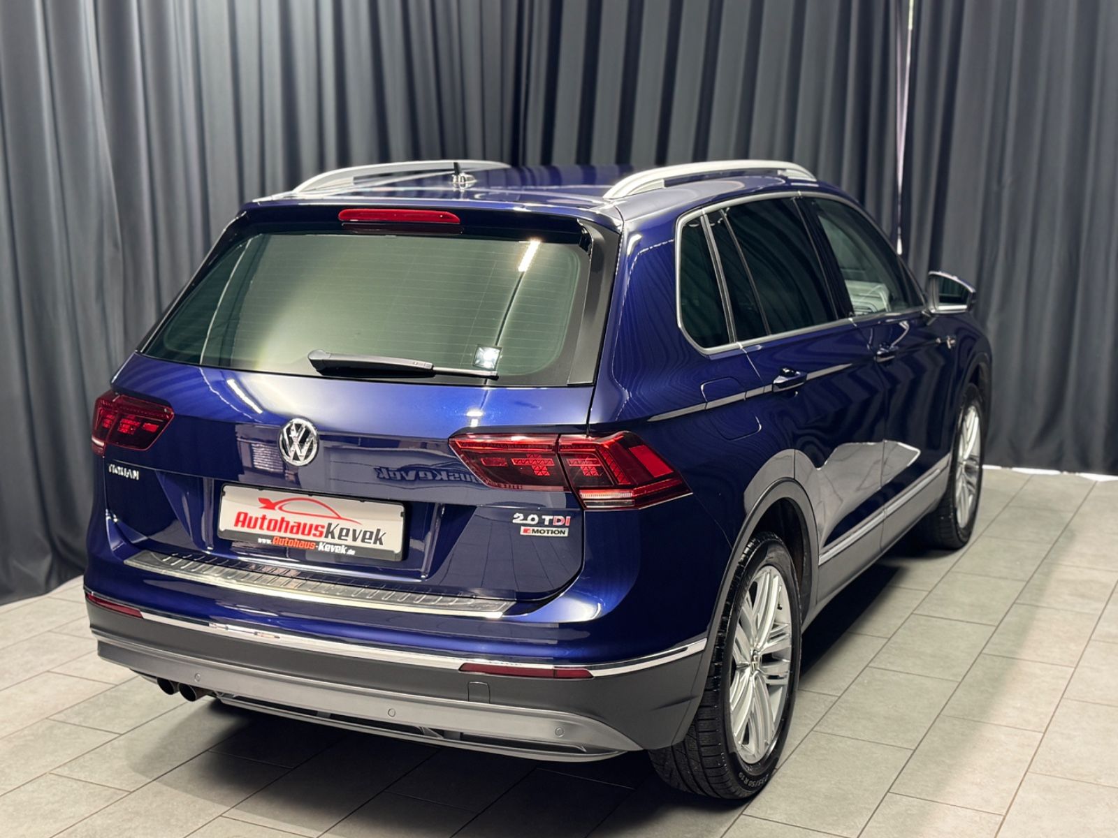 Fahrzeugabbildung Volkswagen Tiguan Highline 4Motion|MASSAGE|AHK|HEAD-UP|DSG|