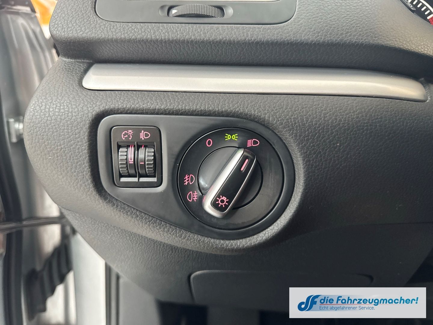 Fahrzeugabbildung Volkswagen Sharan Trendline BMT Dyn. Kurvenlicht Mehrzonenk