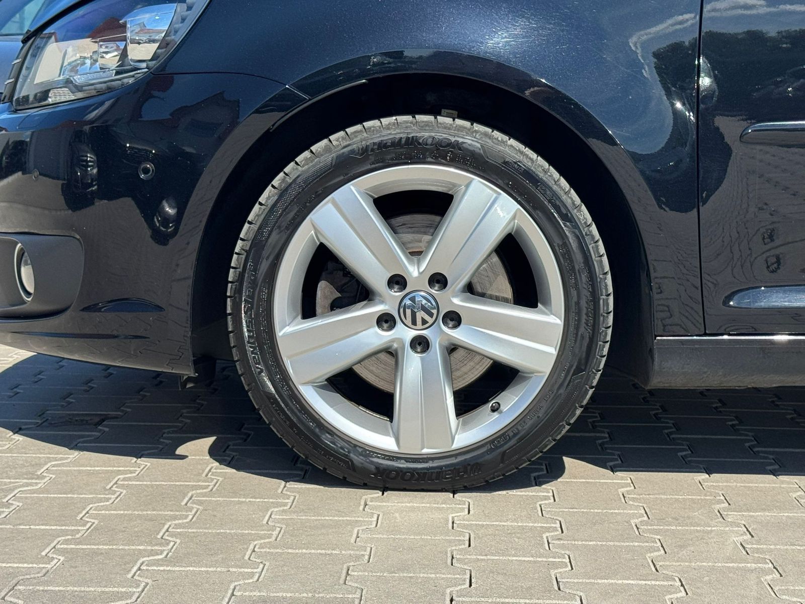 Fahrzeugabbildung Volkswagen Touran 2.0 TDI Cup PANO*BI-XENON*KLIMA*PDC*SHZ