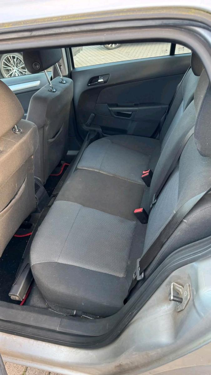 Opel Astra 2009 — photo 6