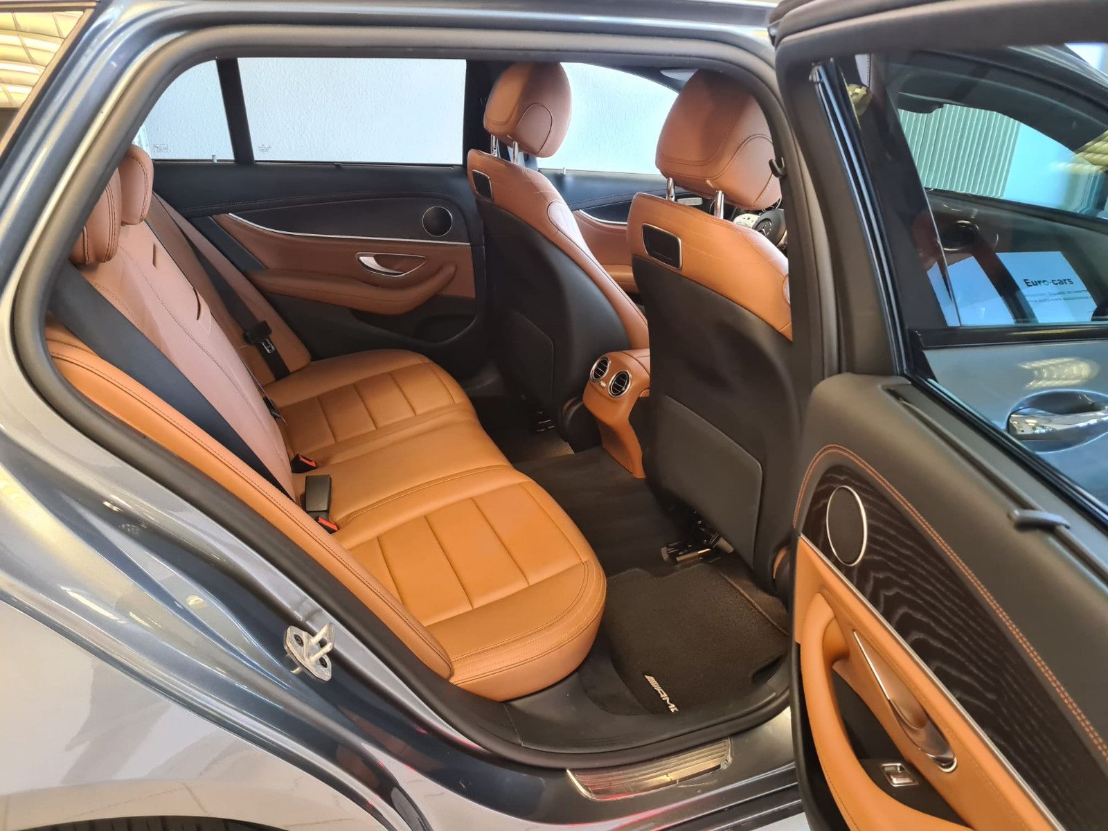 Fahrzeugabbildung Mercedes-Benz E 400 T-Modell 4Matic/ Multibeam / AHK / AMG