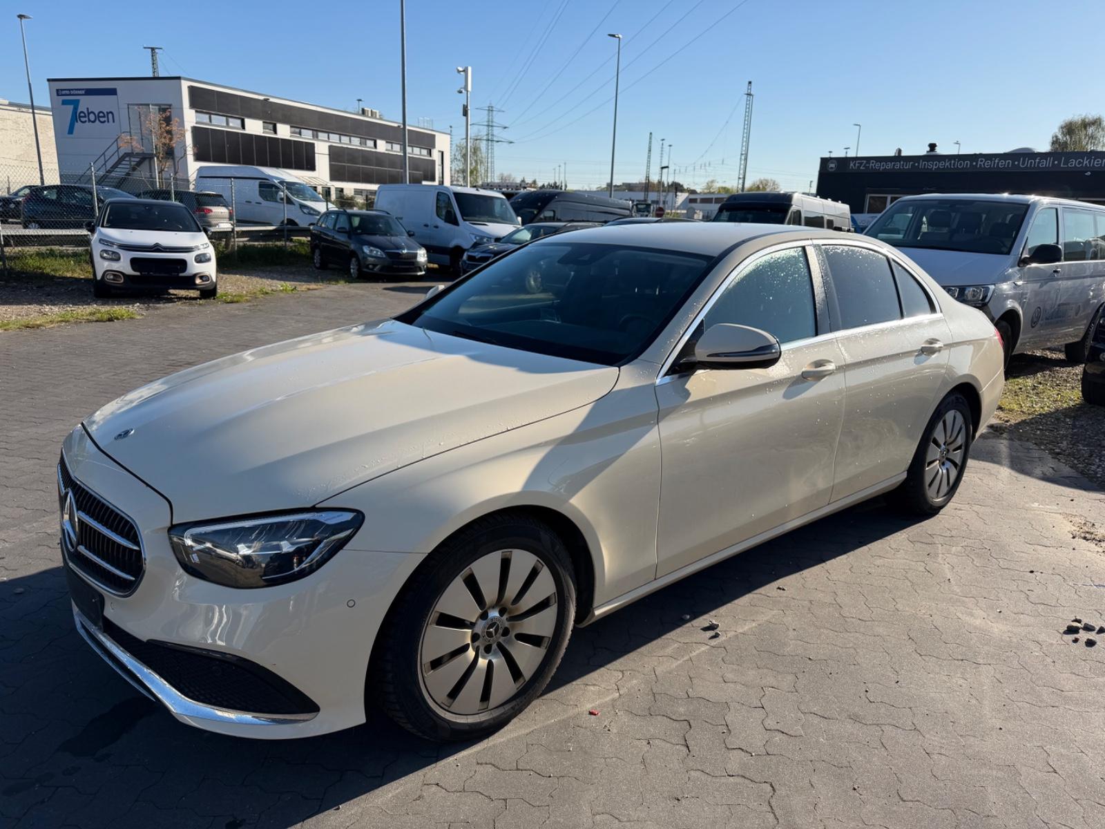 Mercedes-Benz E 220 E Limousine Avantgarde, Navi, AHK, Kamera