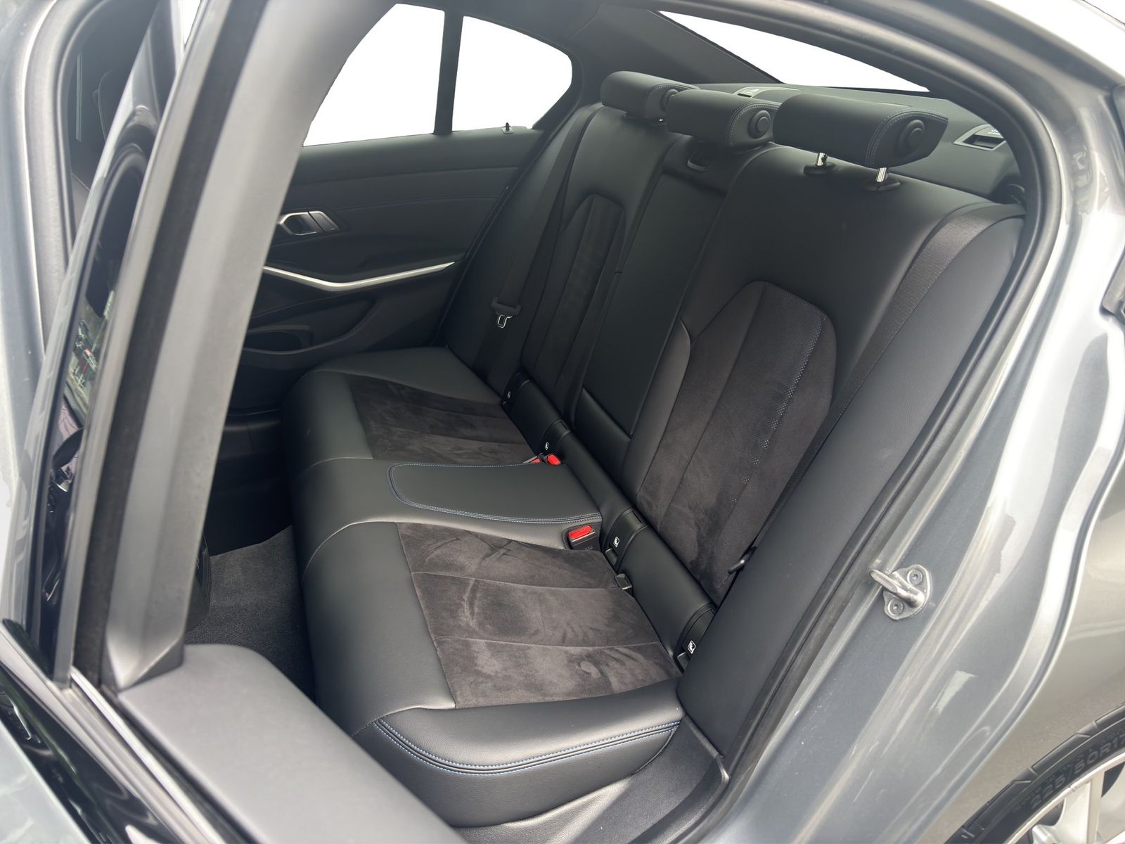 BMW 320i xDrive Limousine M Sport TOP AUSSTATTUNG TO foto 11