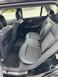 Mercedes E 220 - 11