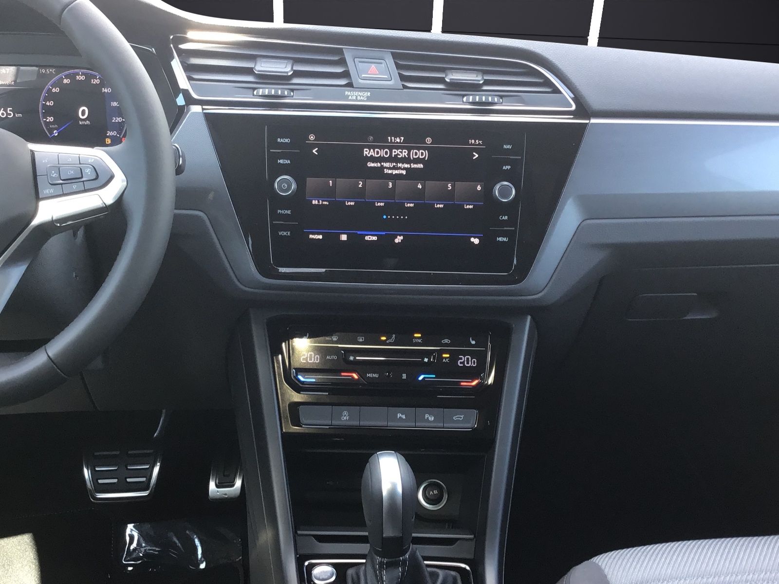 Fahrzeugabbildung Volkswagen Touran TSI R-Line Highline DSG LED ACC 18" AHK S