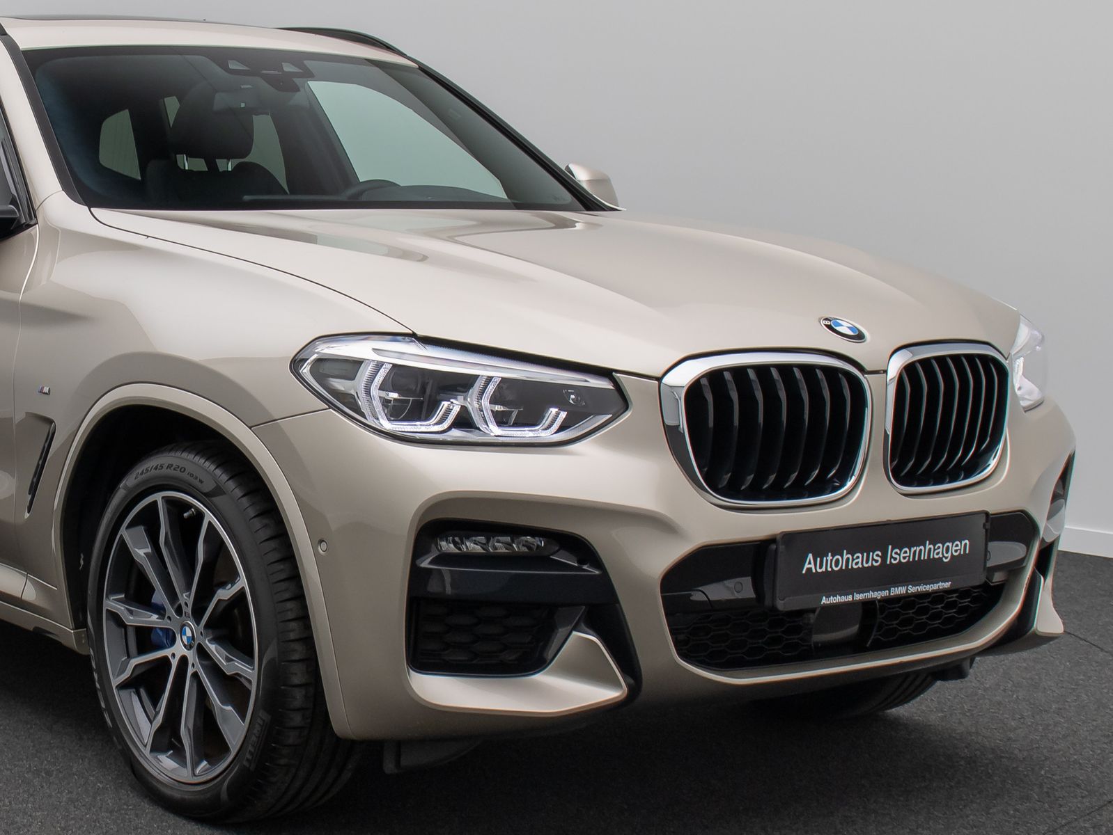 Fahrzeugabbildung BMW X3 xD30d M Sport Kamera HUD H/K TV DAB Panorama