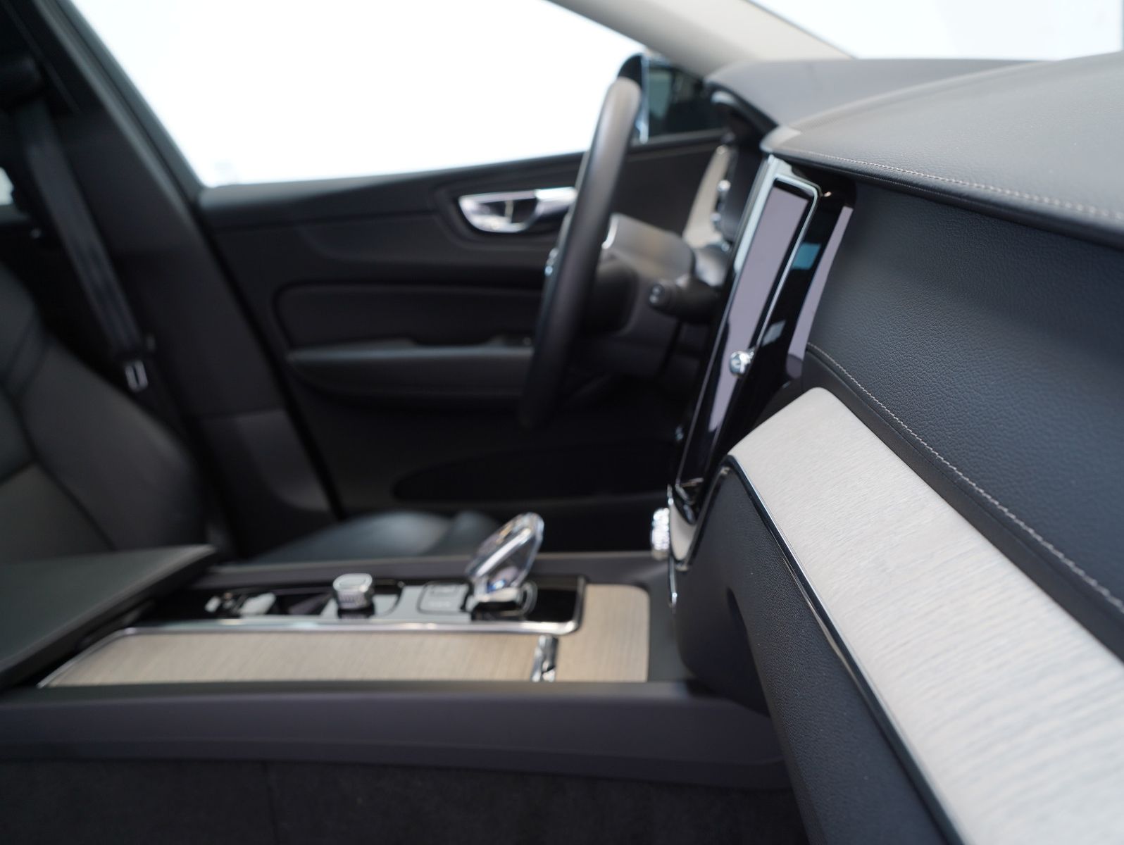 Fahrzeugabbildung Volvo XC60 B4 D AWD Inscription LED/GOOGLE/PANO/AHK