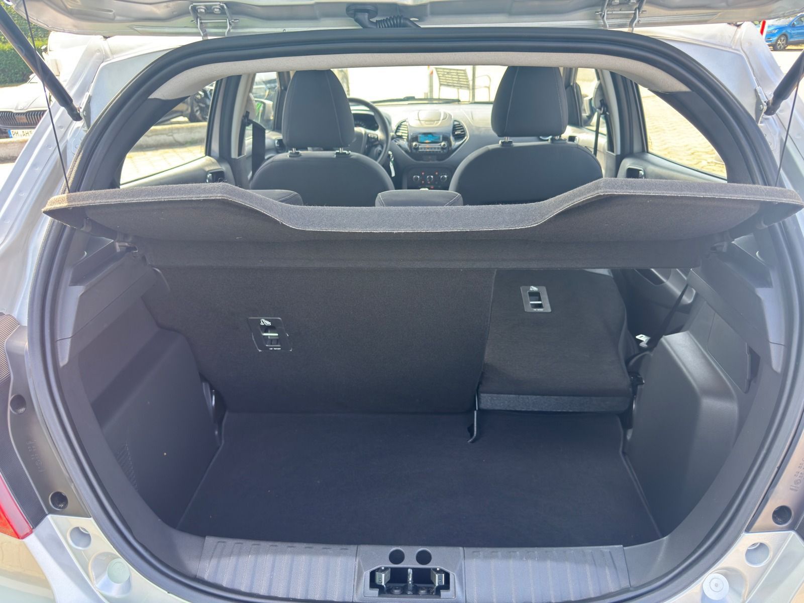 Fahrzeugabbildung Ford Ka+ 1.2 86PS 5-Gang*BehFro*SHZ*PDC*Allwetter