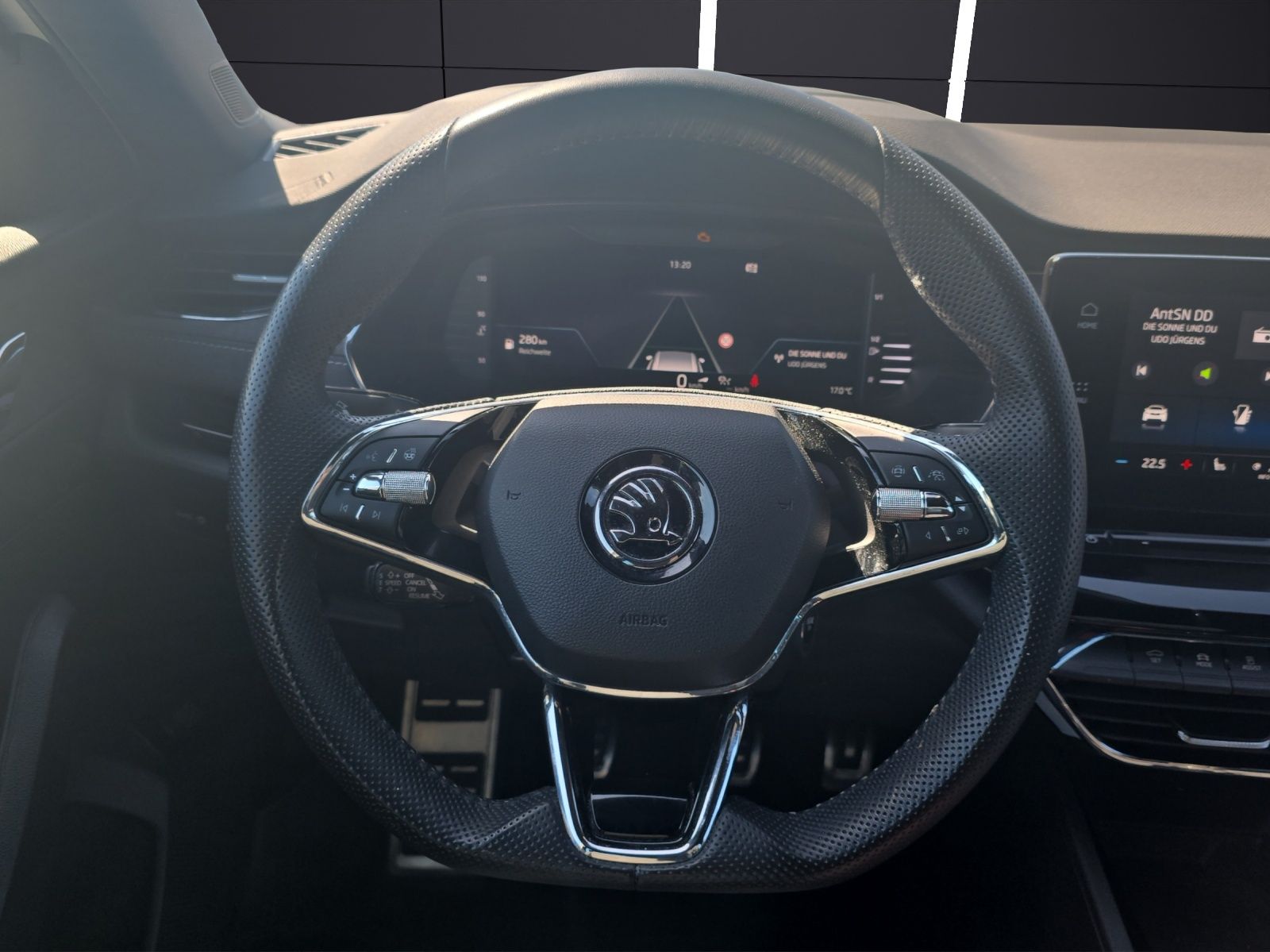 Fahrzeugabbildung SKODA Octavia Combi Style 1.5 TSI Matrix Navi AHK ACC