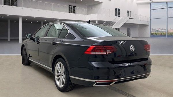 Volkswagen Passat Lim. Elegance,Navi,Teilleder,beh. Frontsc