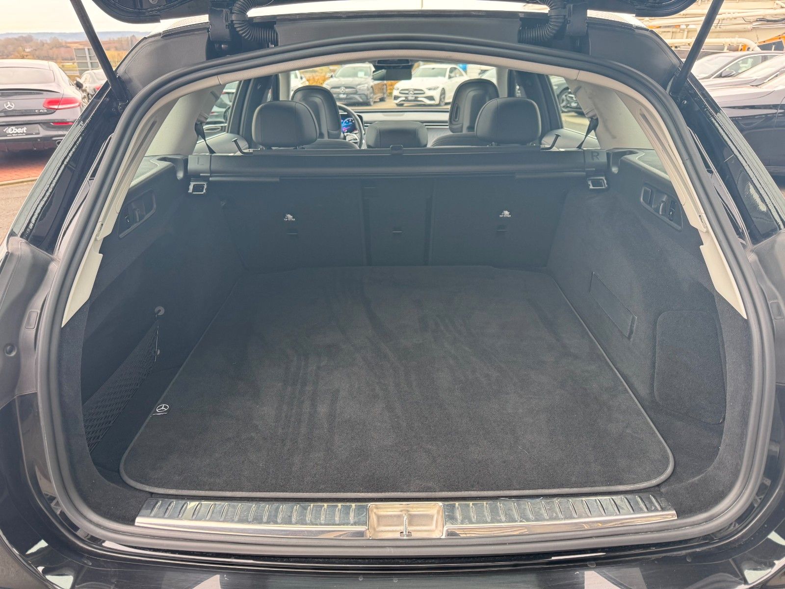 Fahrzeugabbildung Mercedes-Benz E 200 T Avantgarde Pano+AHK+R-Kamera+Keyless