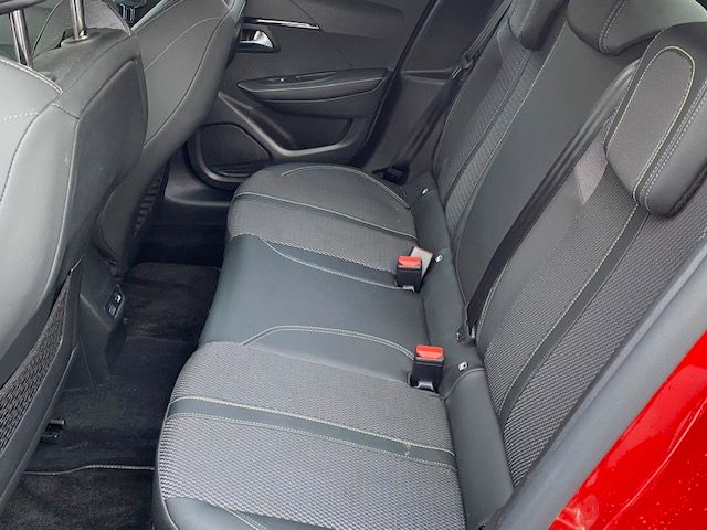 Fahrzeugabbildung Peugeot 208 GT MildHybrid 145 e-DSC6