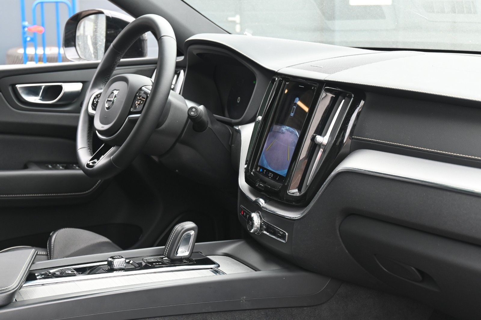 Fahrzeugabbildung Volvo XC60 R-Design B4 AWD *Pano*STHZ*HU*