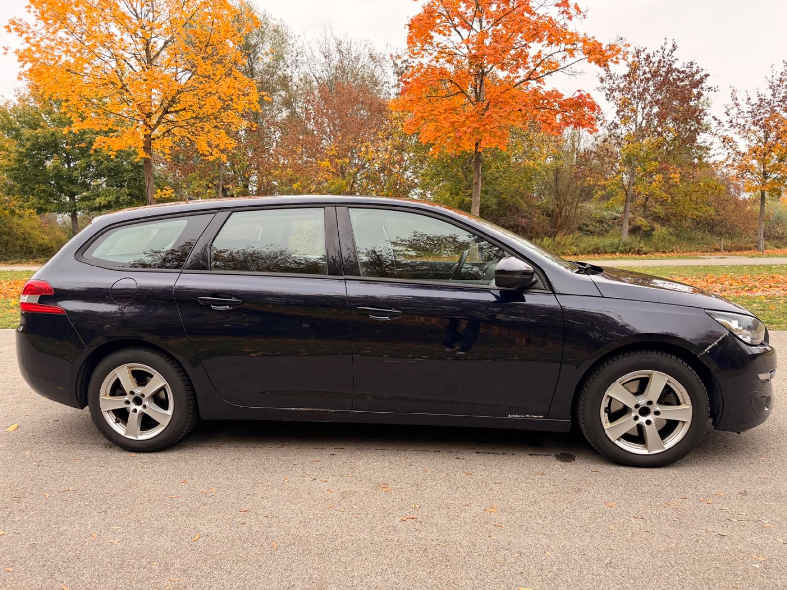 Peugeot 308 2014 — салон