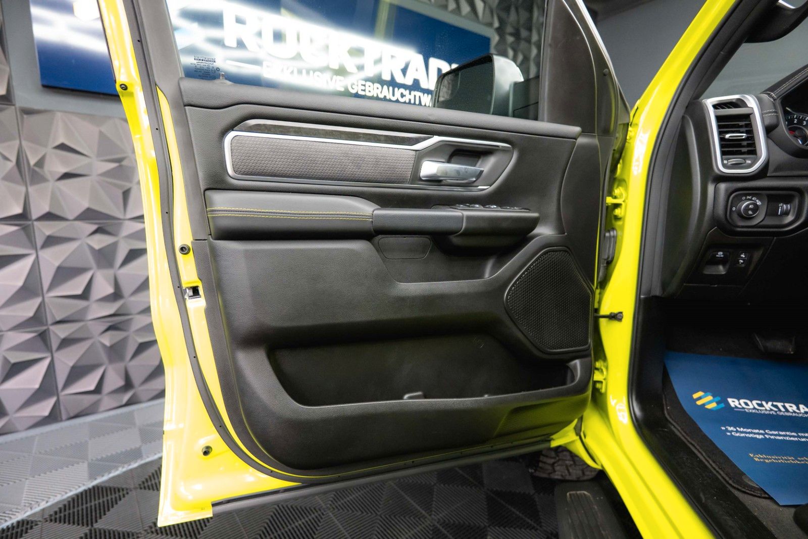 Fahrzeugabbildung Dodge RAM 5.7 V8 4x4 OFFROAD ACID YELLOW Edition LED