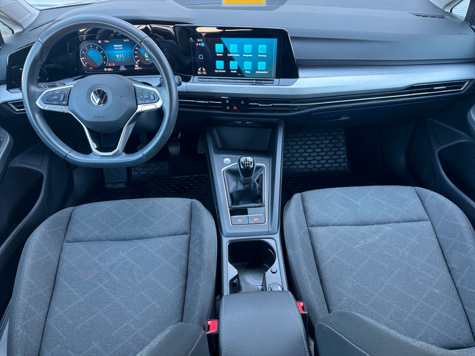 Fahrzeugabbildung Volkswagen Golf VIII Lim. Life 1.0 TSI