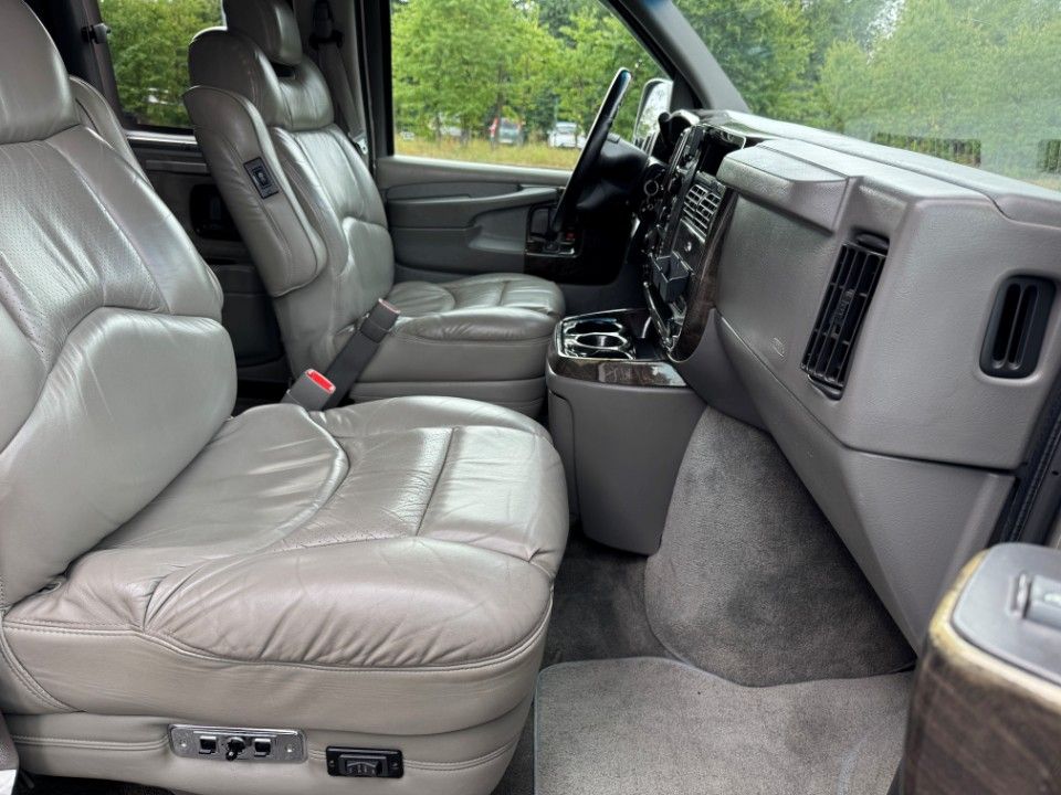 Fahrzeugabbildung Chevrolet Express Chevy Van Expl. V8 Camper Aufstelldach
