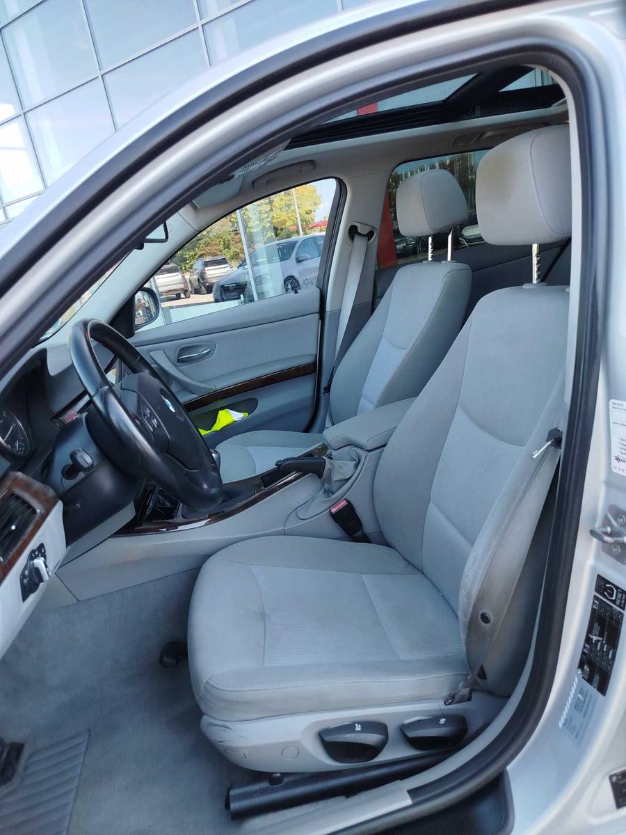 BMW 318 2010 — photo 10