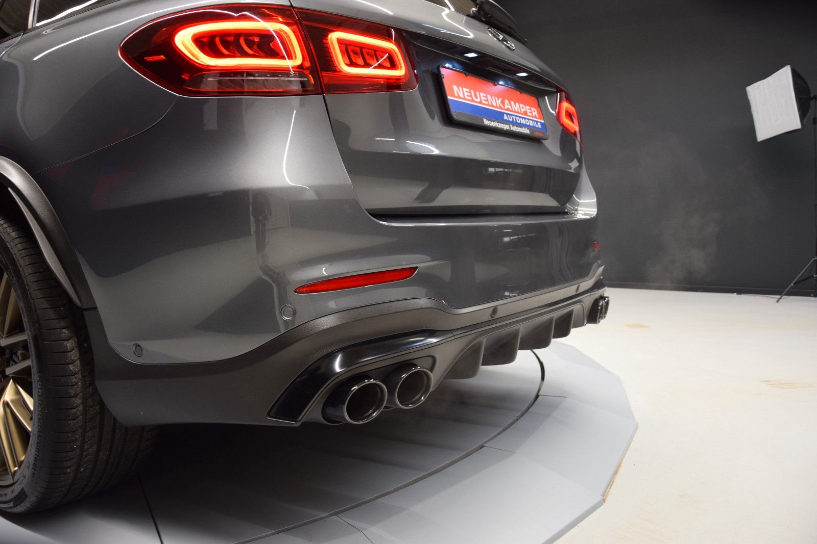 Fahrzeugabbildung Mercedes-Benz GLC 43 AMG 4Matic Pano ACC Ambiente 360° 21 Zoll