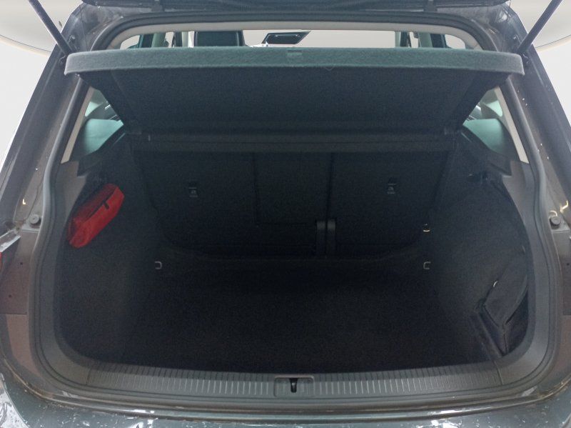 Fahrzeugabbildung Volkswagen Tiguan 1.5 TSI Active   ACC+KAMERA+NAVI+SMART-LI