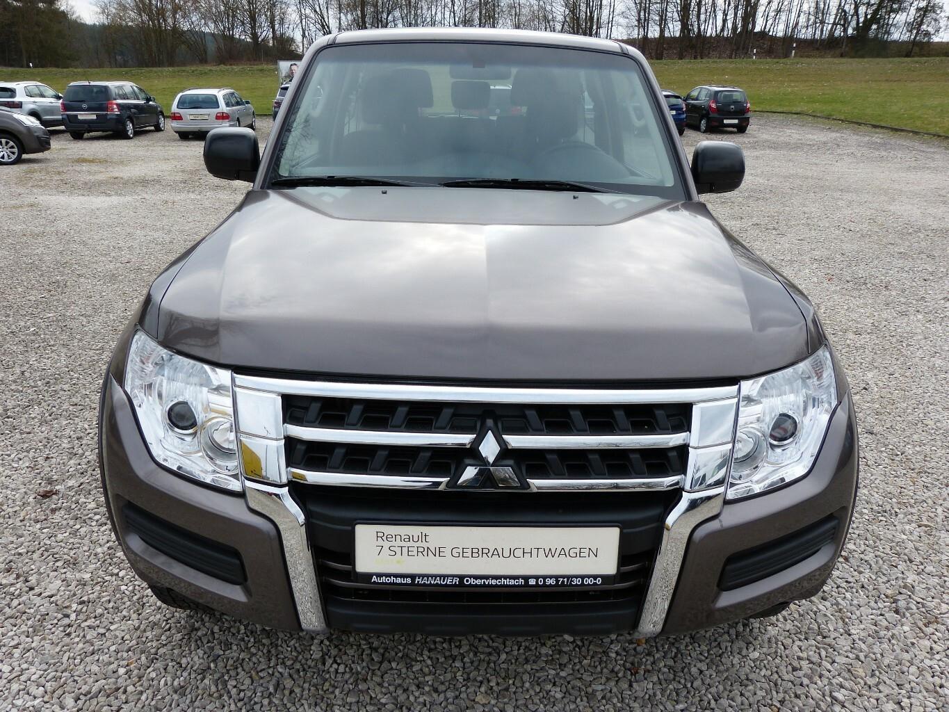 Mitsubishi Pajero 3.2 DI-D [KLIMAAUT./AHK/HU+AU 02/2028]