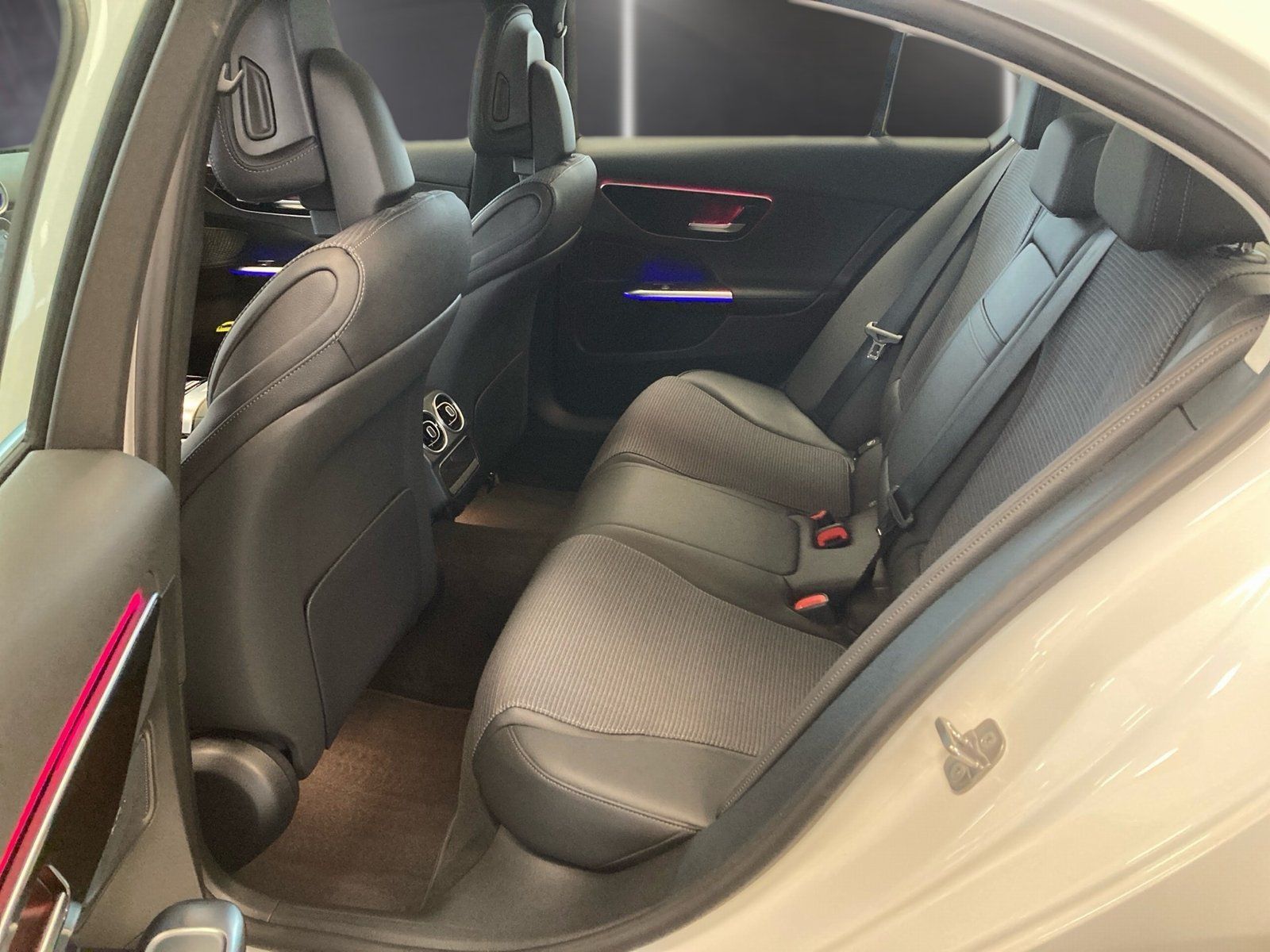 Fahrzeugabbildung Mercedes-Benz C 180 Avantgarde*Distro*Totwink*LED*Kam*Carplay*