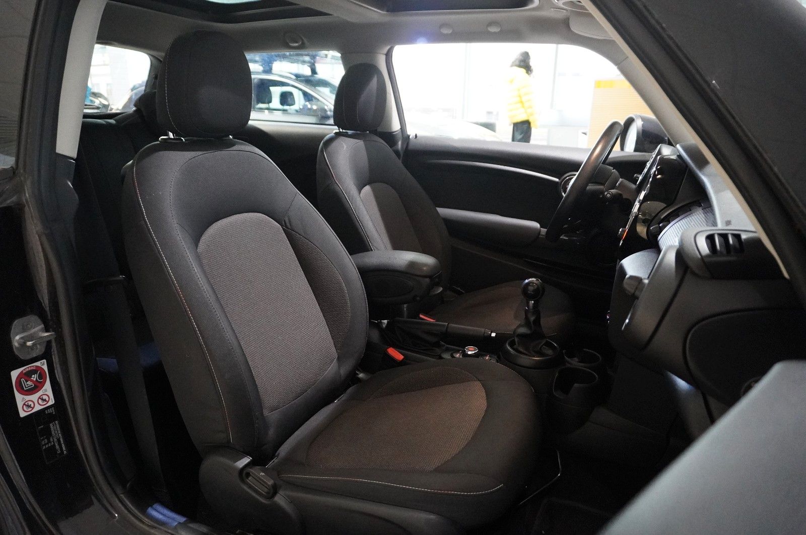 Fahrzeugabbildung MINI COOPER 1.5 3-TÜR PANO./SHZ/KLIMA/BT