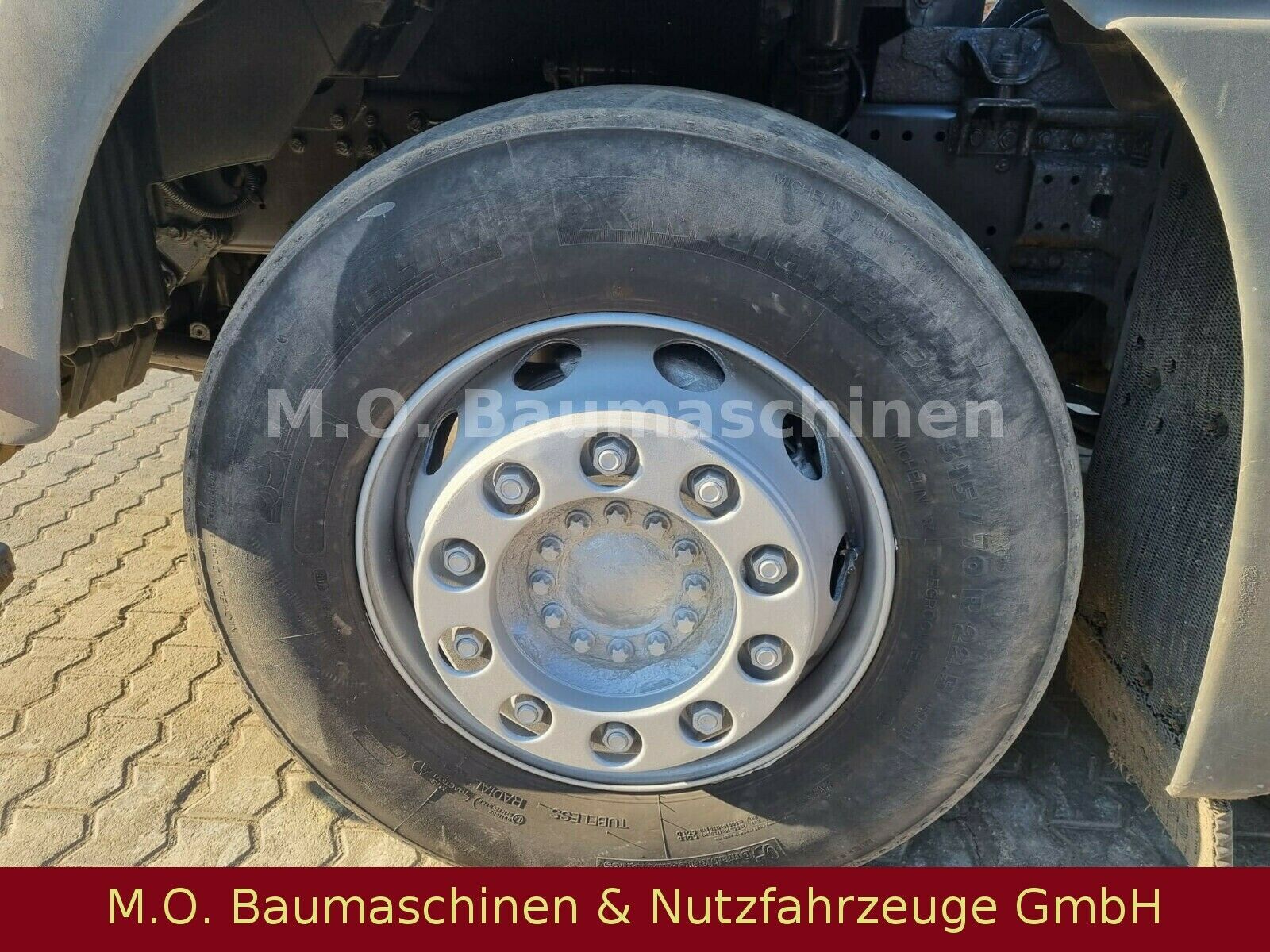 Fahrzeugabbildung MAN TGA 18.400 BL  / 4x2 / AC / Euro 4 /