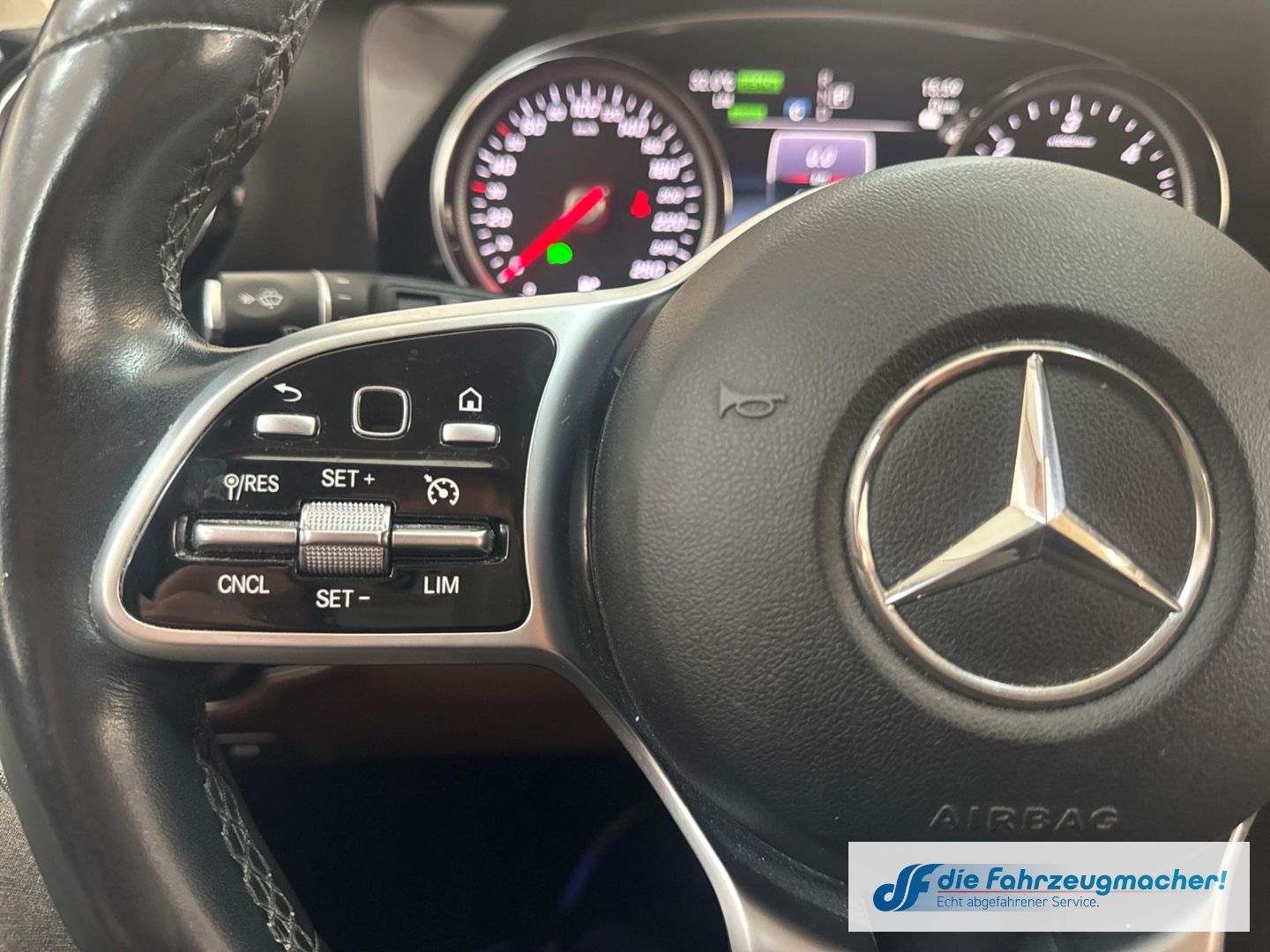 Fahrzeugabbildung Mercedes-Benz E 300 T-Modell de Niveau Navi Digitales Cockpit