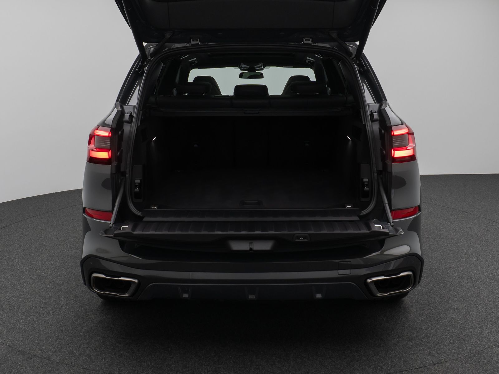 Fahrzeugabbildung BMW X5 M50i Panorama 360°Laser HUD DAB B&W Massage