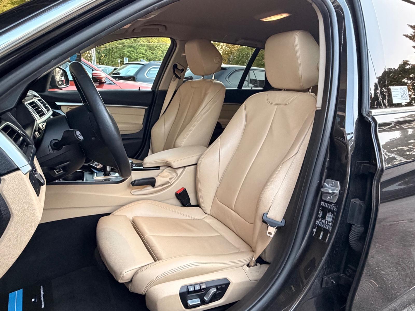 BMW 330i Touring Luxury Line LED/SHZ/Navi/Leder/F31