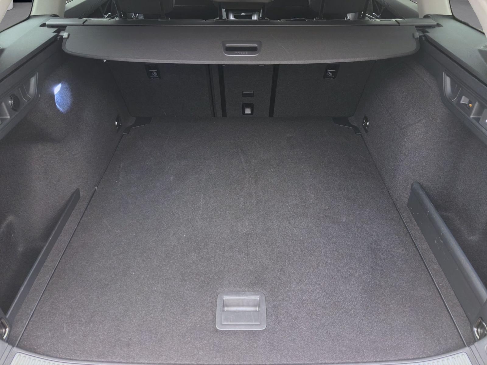 Volkswagen Passat Variant 1.5 eTSI DSG BUSINESS AHK KAMERA 
