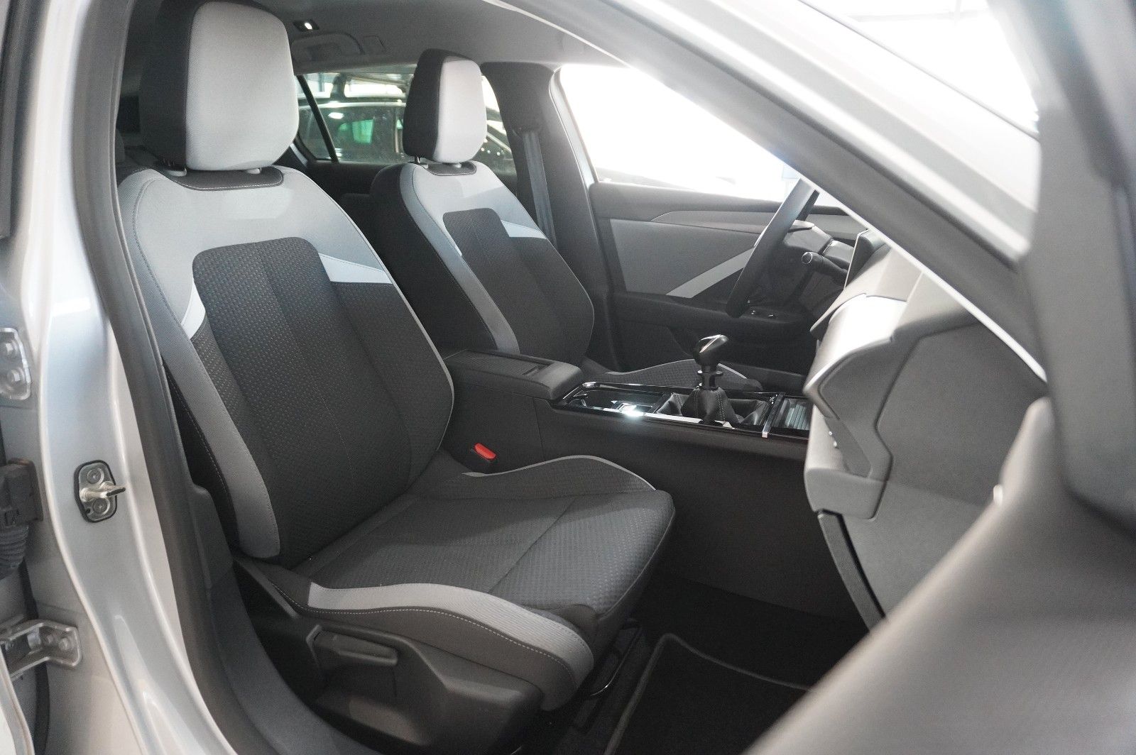 Fahrzeugabbildung Opel Astra L ST 1.2T ENJOY NAVI/LED/KAMERA/VIRT/DAB+