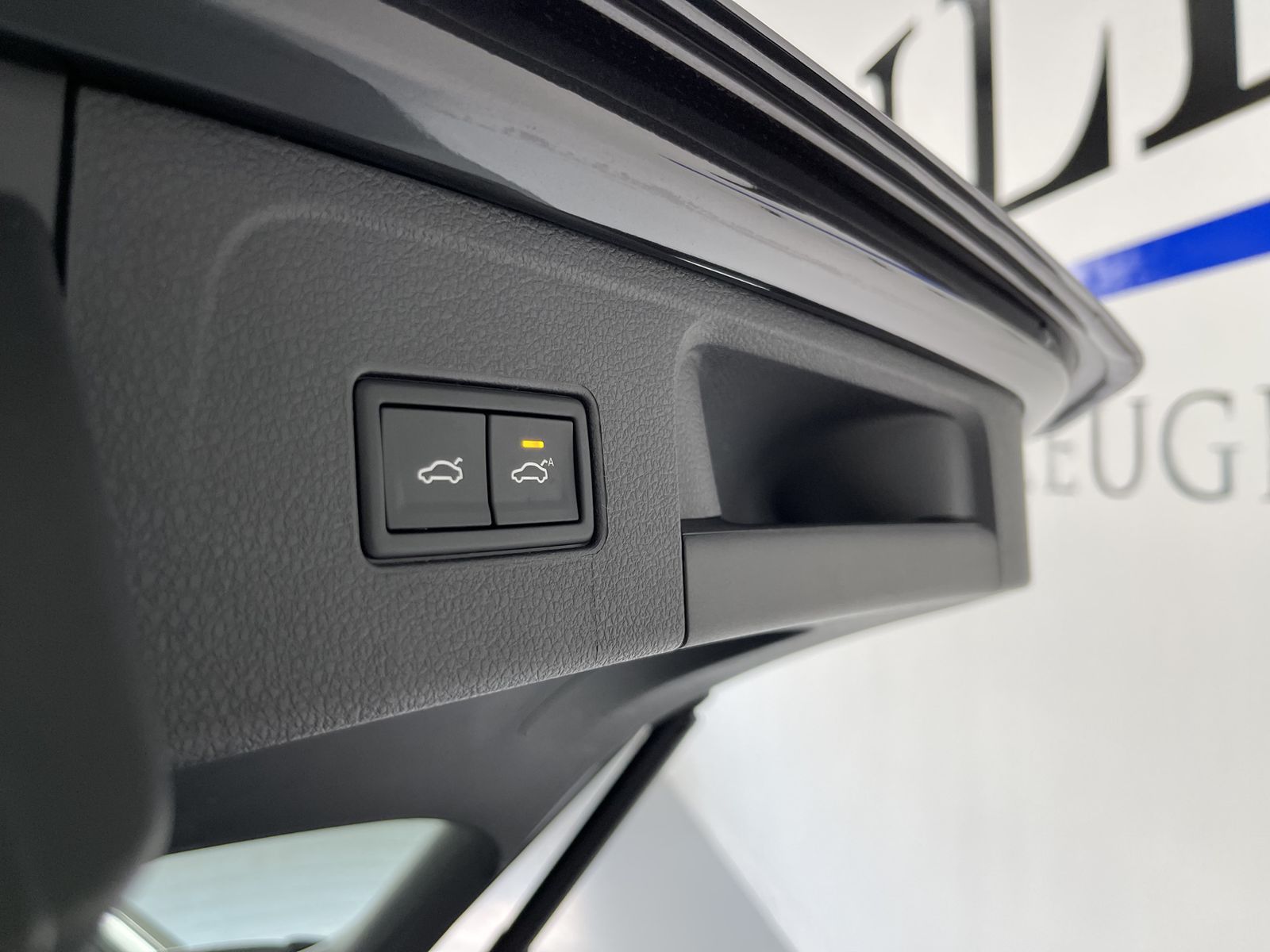 Fahrzeugabbildung Volkswagen Passat Variant Elegance 2.0 TDI*LED-Matrix*AHK*P