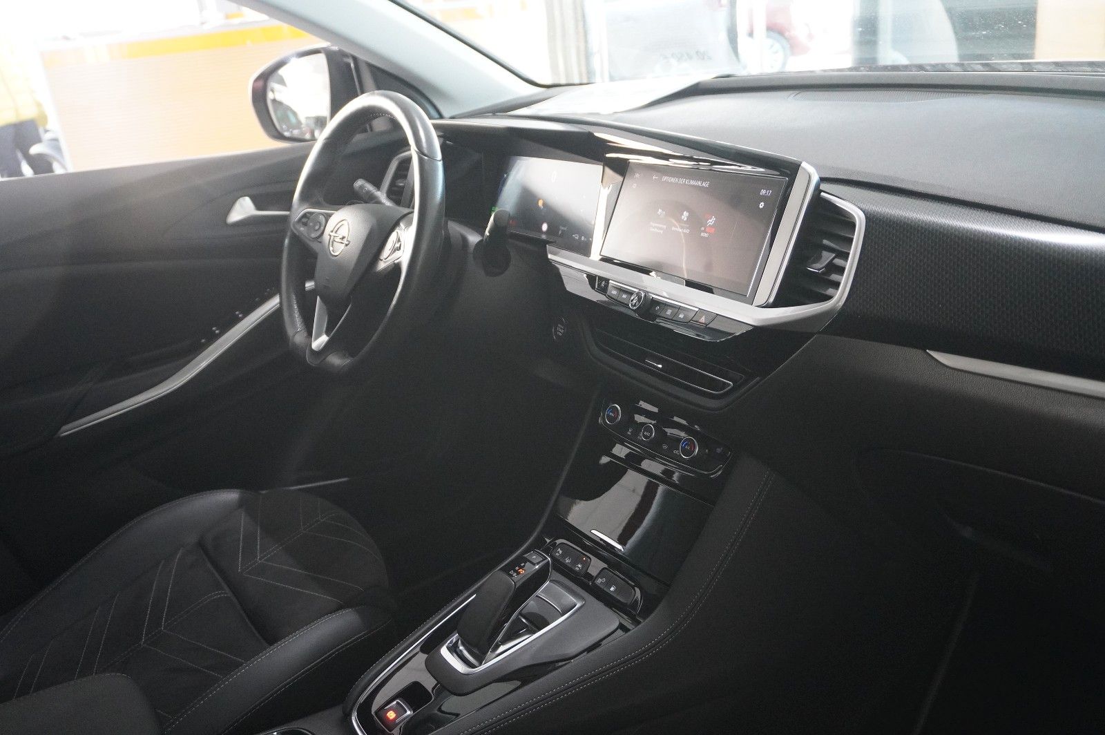 Fahrzeugabbildung Opel Grandland (X) ULTIMATE 4HYBRID NAVI/LED/360°/AHK