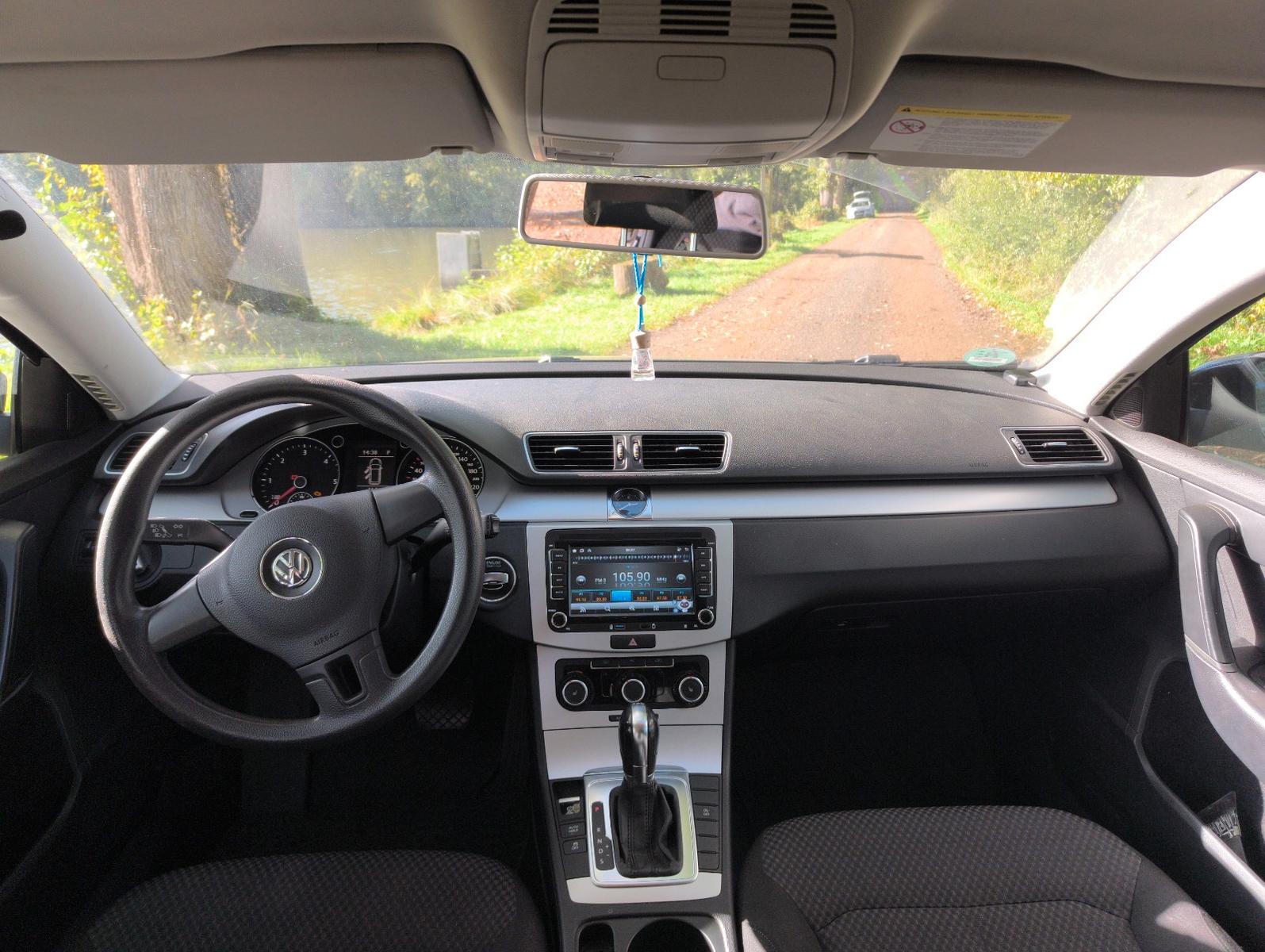 Volkswagen Passat 2011 — photo 10