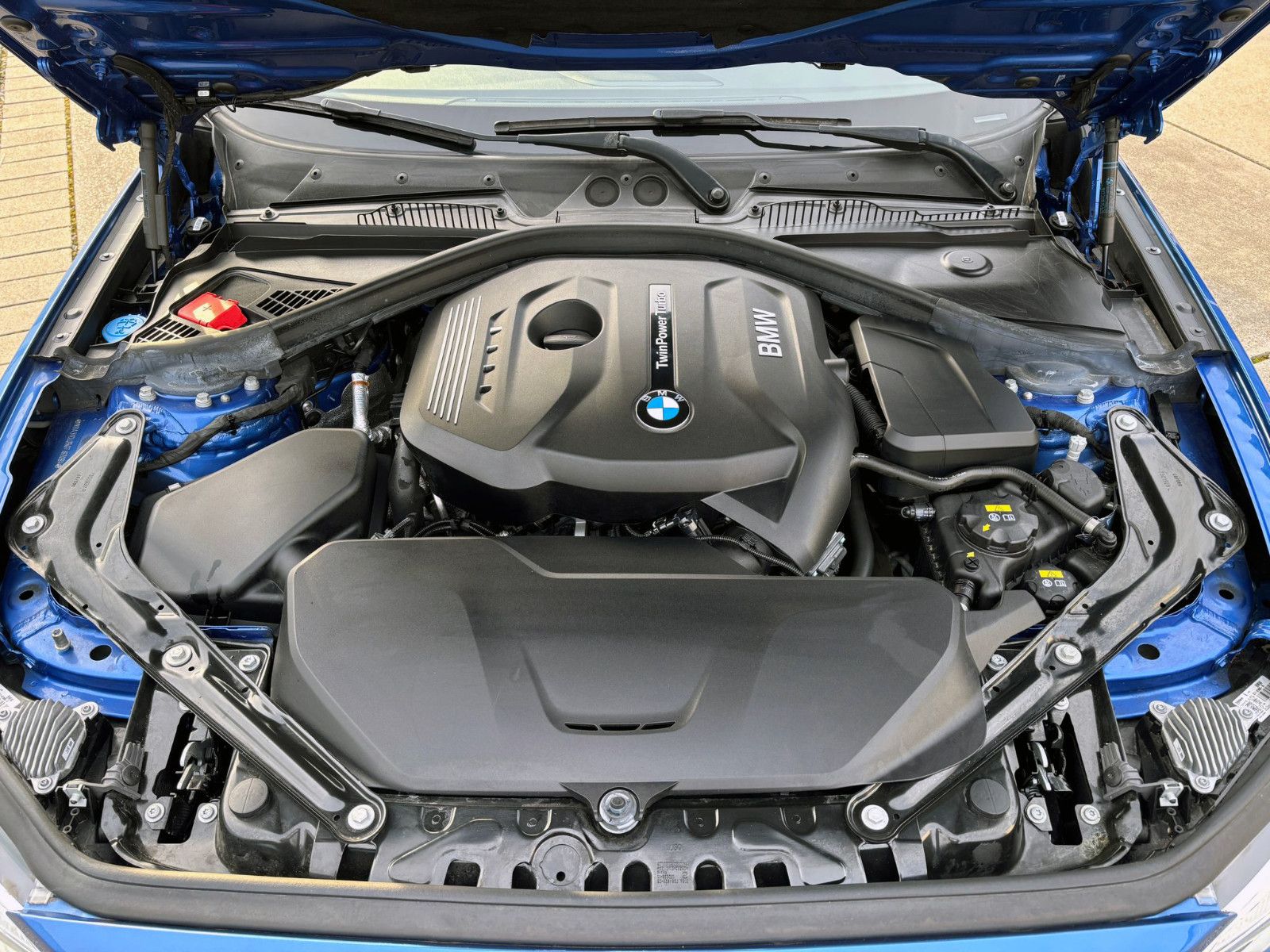 Fahrzeugabbildung BMW 218i Cabrio M-Sport LED PDC SHZ NAV H&K BT LHZ