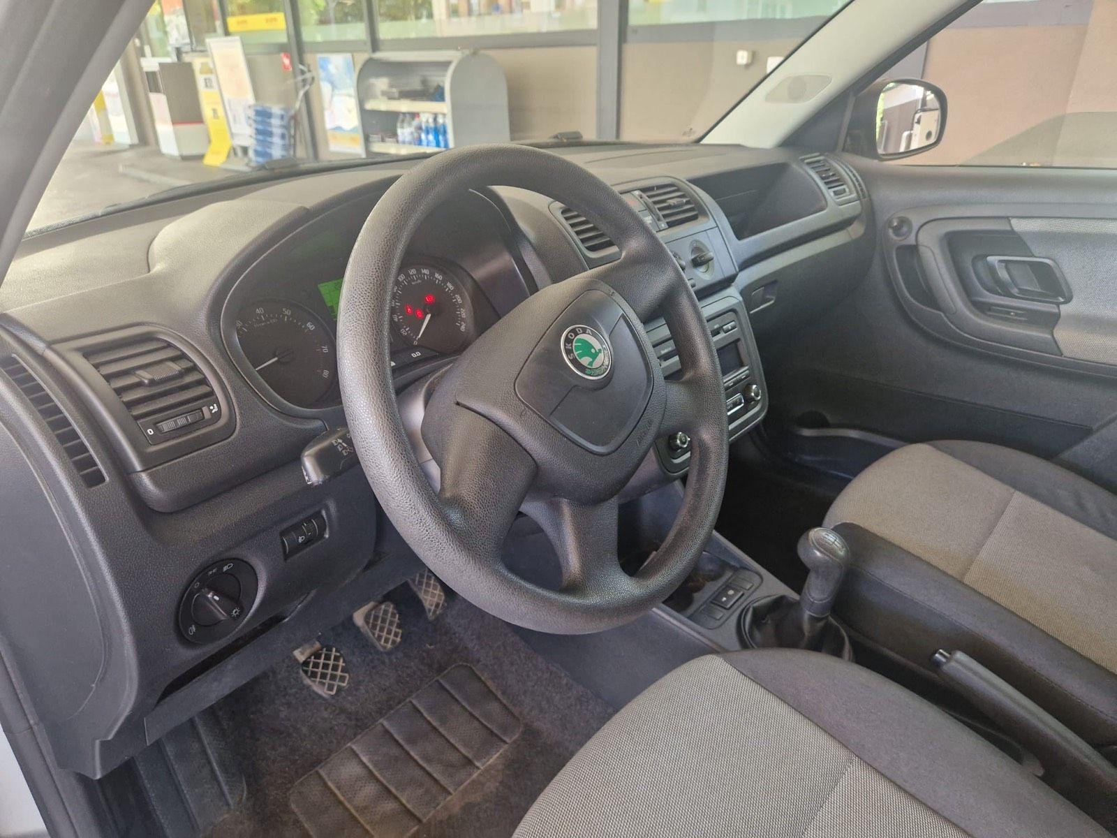 Skoda Fabia 2012 — photo 11