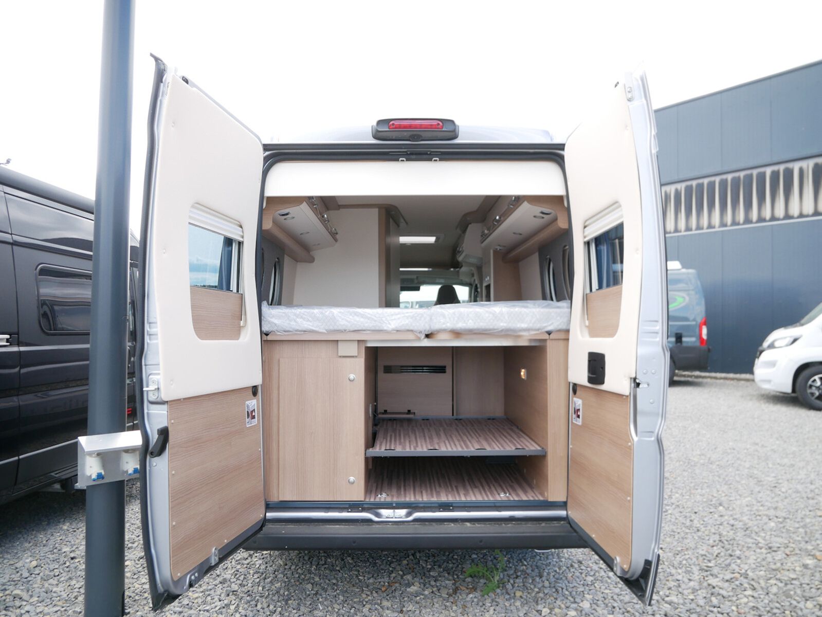 Fahrzeugabbildung Malibu Van first class - two rooms 640 LE RB D6E,Navi