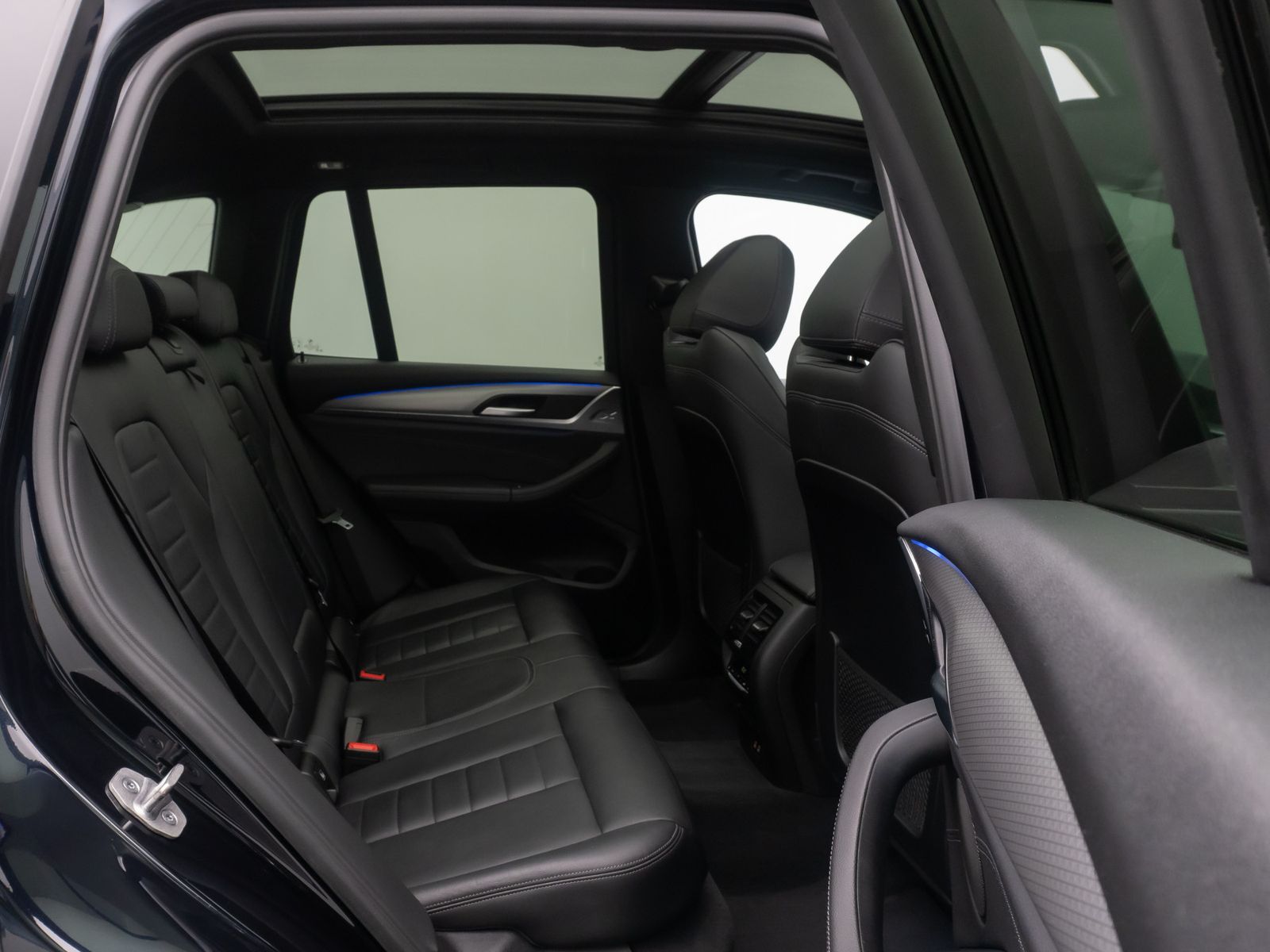 Fahrzeugabbildung BMW X3 xD20d M Sport HUD DAB HiFi Panorama 20Zoll