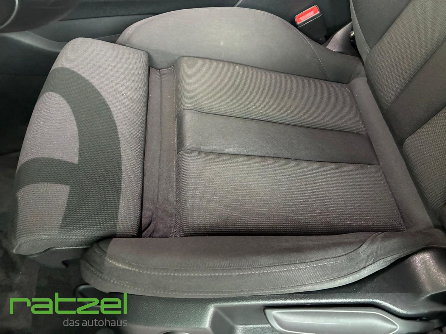 Fahrzeugabbildung Audi A4 40 Avant 2.0 TFSI S line Navi AHK LED ACC Vir