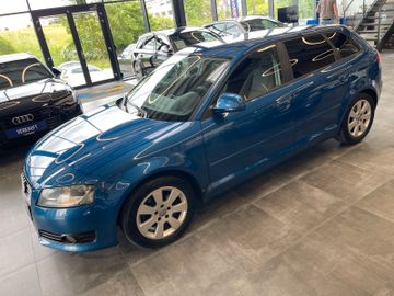 Audi A3 Sportback 1.6 Attraction *TEMPOMAT*SZHZ*KLIMA