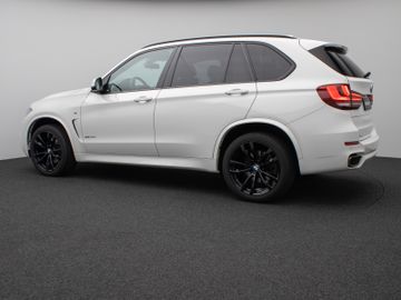 Fahrzeugabbildung BMW X5 xD40d M Sport Kamera Panorama HUD DAB H/K AHK