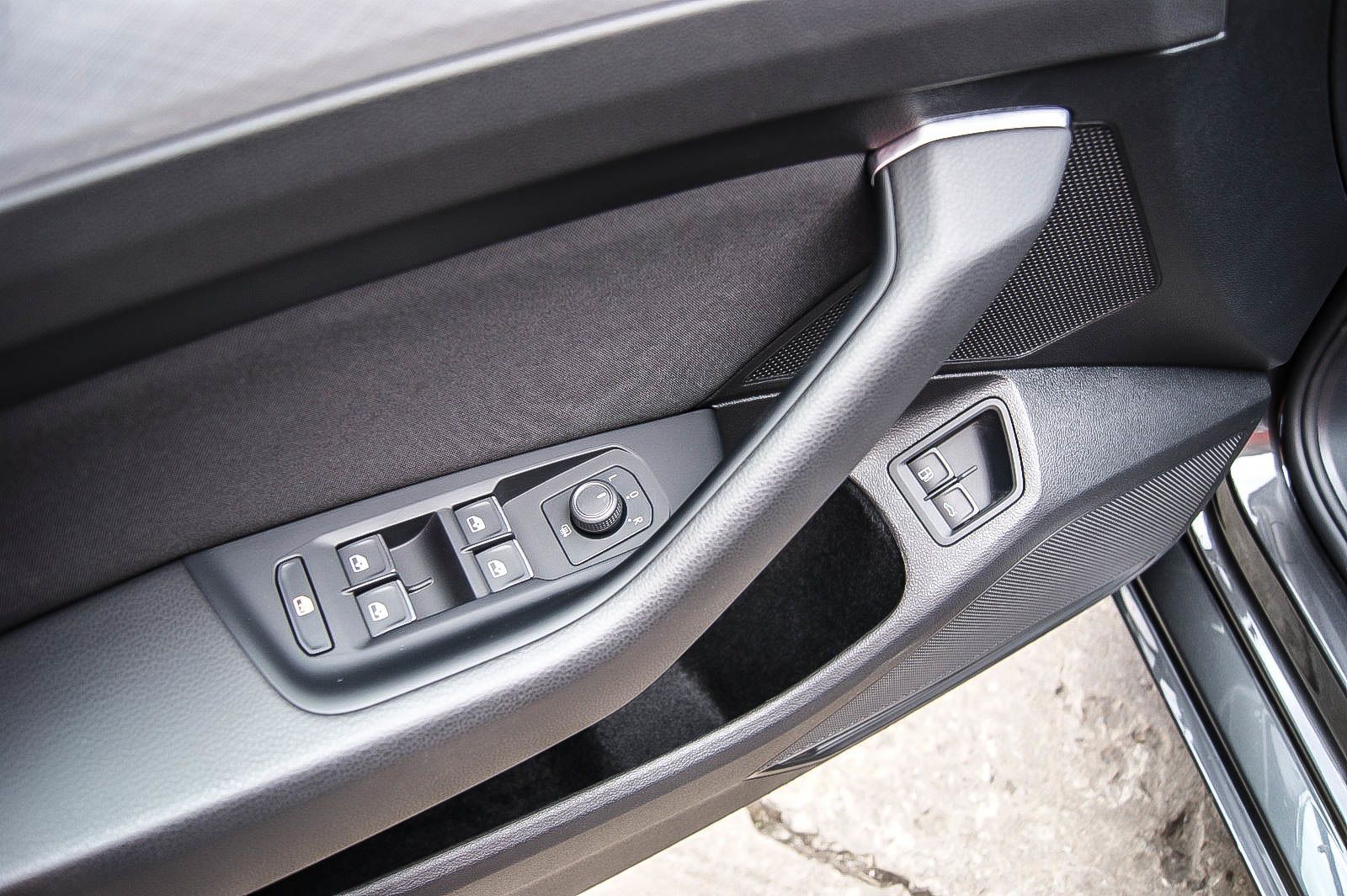 Fahrzeugabbildung Volkswagen Passat Variant GTE MATRIX-LED IQ.DRIVE ACC 1HAND